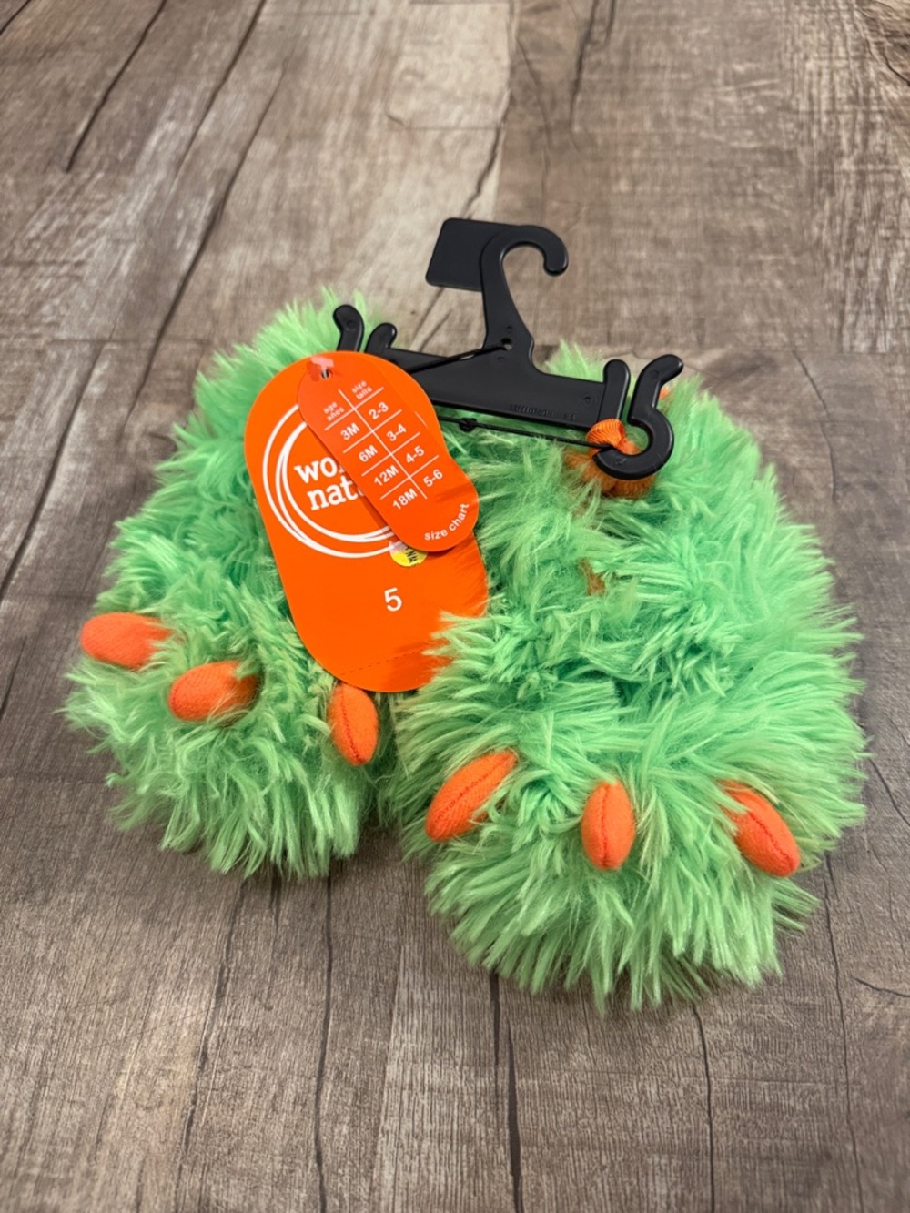 10/$10 wonder nation Green Fuzzy Monster Slippers  Orange Claws - Kids Size 5